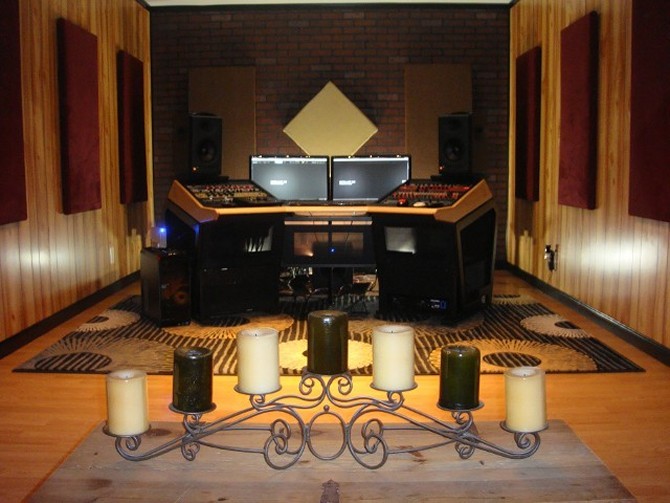 The mastering studio. A nice sized room that is 100% accoustically tuned